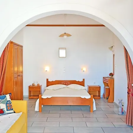 Karabatsis Guest house Naxos City